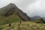 Monte Valgussera, Pizzo Vescovo, Monte Brate, tre cime ad anello da Foppolo il 28 maggio 2016 - FOTOGALLERY